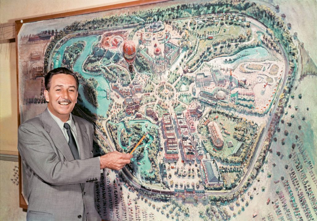 Buch-Empfehlung: „Walt Disney's Disneyland“ - Die Entstehung von Walts großem Traum auf 328 Seiten! (Rezension) 3 Walt Disney zeigt den TV-Publikum seinen Park (1954)
