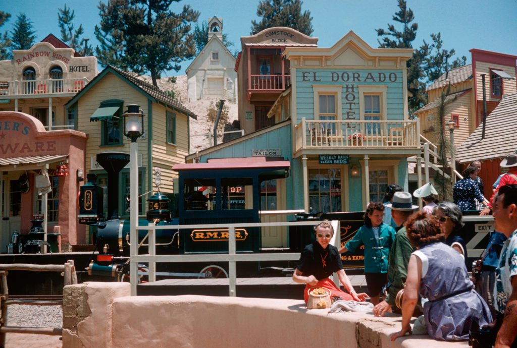 Buch-Empfehlung: „Walt Disney's Disneyland“ - Die Entstehung von Walts großem Traum auf 328 Seiten! (Rezension) 7 Rainbow Ridge mining town in Disneyland
