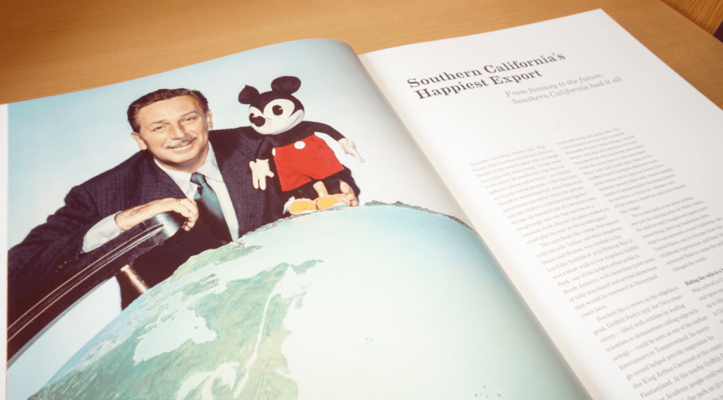 Buch-Empfehlung: „Walt Disney's Disneyland“ - Die Entstehung von Walts großem Traum auf 328 Seiten! (Rezension) 6 Walt Disney und Micky Maus schauen auf die Welt
