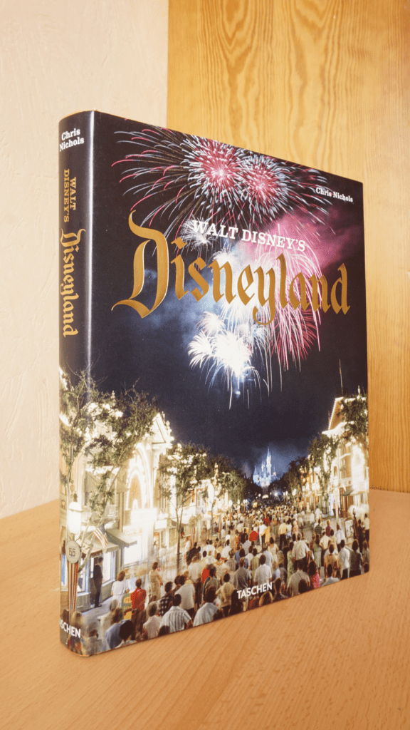 Buch-Empfehlung: „Walt Disney's Disneyland“ - Die Entstehung von Walts großem Traum auf 328 Seiten! (Rezension) 4 Foto des Buches Walt Disney's Disneyland von Chris Nichols (TASCHEN)