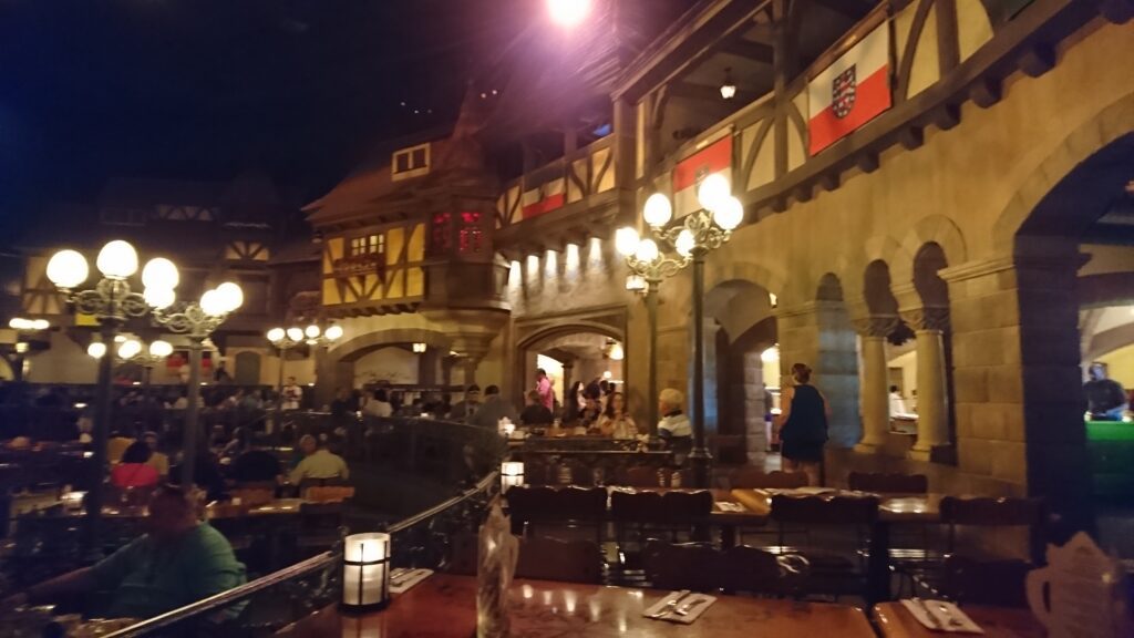 Disney CRP: Die Arbeit in Epcots Germany Pavilion - Cultural Representative Program 5 Biergarten Restaurant in EPCOT's Germany Pavilion