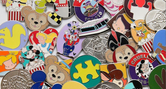 Disney CRP: Die schönsten Erinnerungen ehemaliger Cast Member vom Cultural Representative Program 5 Pin Trading als Disney Cast Member