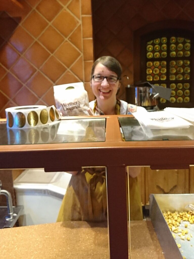Disney CRP: Die Arbeit in Epcots Germany Pavilion - Cultural Representative Program 7 Werther's Caramell popcorn Karamellküche Epcot Germany