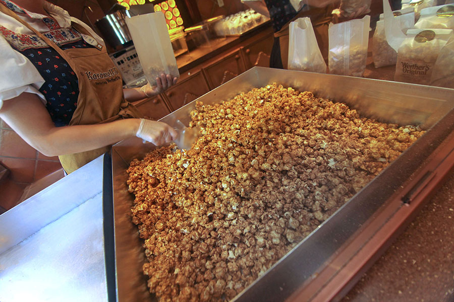Disney CRP: Alles zur Arbeit im Merchandise im Germany Pavilion - Cultural Representative Program 8 Werther's Caramel Popcorn