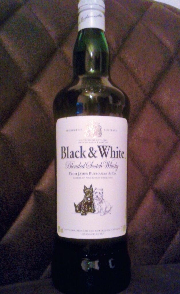 Walts Whisky: Der Mann, sein Geschmack und sein Drink 10 Eine Flasche Black & White