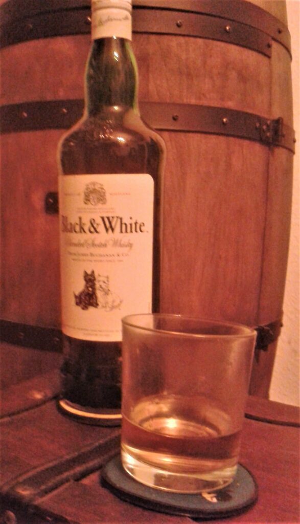 Walts Whisky: Der Mann, sein Geschmack und sein Drink 11 Ein pures Glas Black & White
