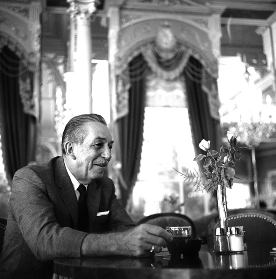 Walts Whisky: Der Mann, sein Geschmack und sein Drink 12 Walt Disney entspannt bei einem Tässchen © Disney