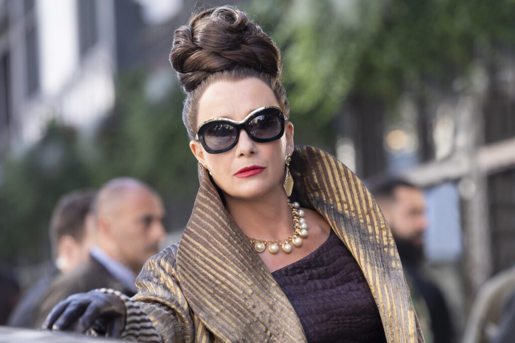 Cruella Review: Ein außergewöhnliches Meisterwerk in jeder Hinsicht, Darling! 4 Emma Thompson als Baronin von Hellman