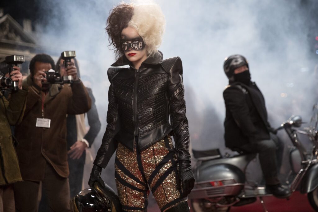 Cruella Review: Ein außergewöhnliches Meisterwerk in jeder Hinsicht, Darling! 5 Emma Stone als Cruella