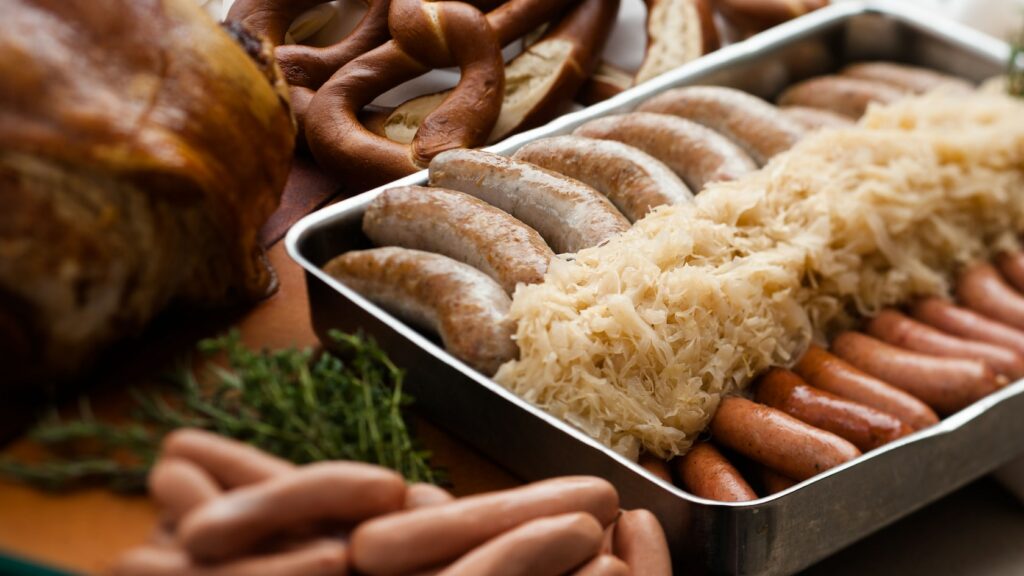 Disney CRP: Biergarten und Co. - Die Arbeit in Food & Beverage im Cultural Representative Program im Germany Pavilion 4 Sauerkraut, Bratwurst and Pretzels at Biergarten in Epcot