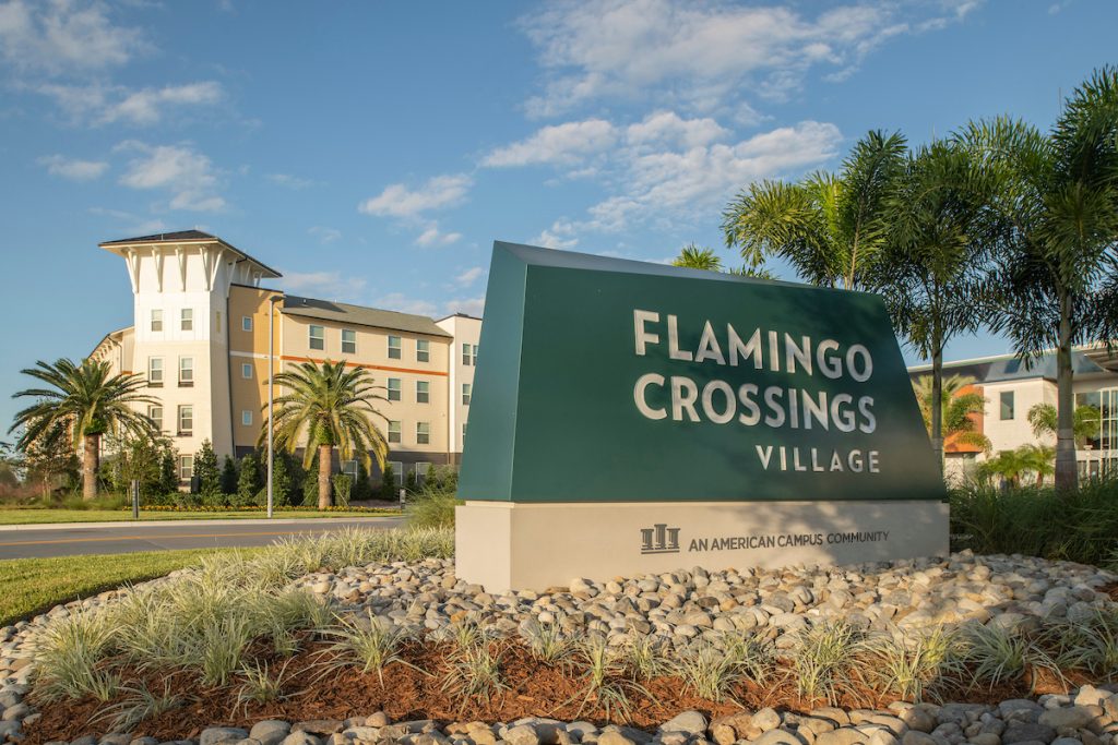 UPDATE: JETZT BEWERBEN! Deutsche dürfen wieder in EPCOT arbeiten! Walt Disney Worlds Cultural Representative Program kehrt ab August 2022 zurück! 4 Flamingo Crossings Village