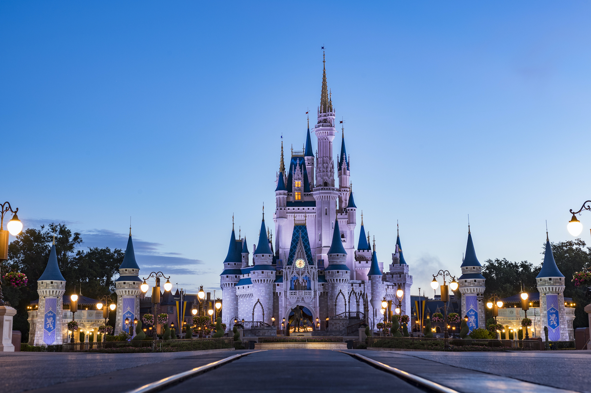 Ab 21. Juli auf Disney+: „Behind the Attraction“ - Das Making of der ...