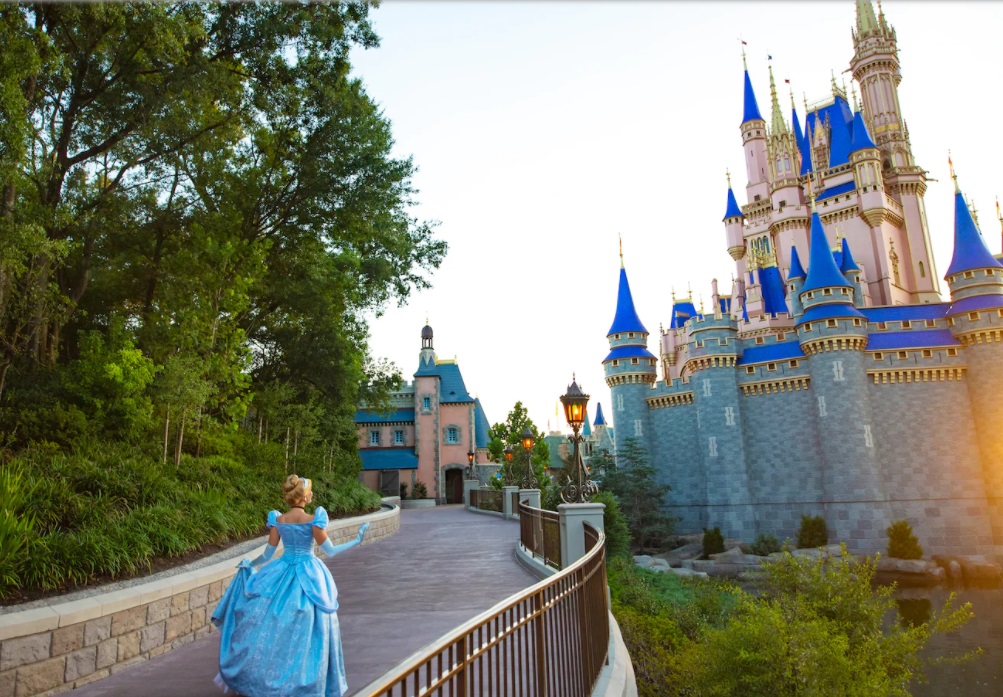 Vom drohenden Bankrott zum Welterfolg: Disneys Cinderella Story (1950) 22 Cinderella Castle in Walt Disney World's Magic Kingdom