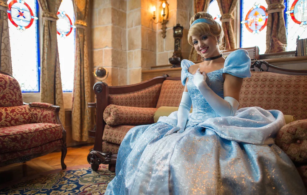 Vom drohenden Bankrott zum Welterfolg: Disneys Cinderella Story (1950) 27 Cinderella in den Disney Parks
