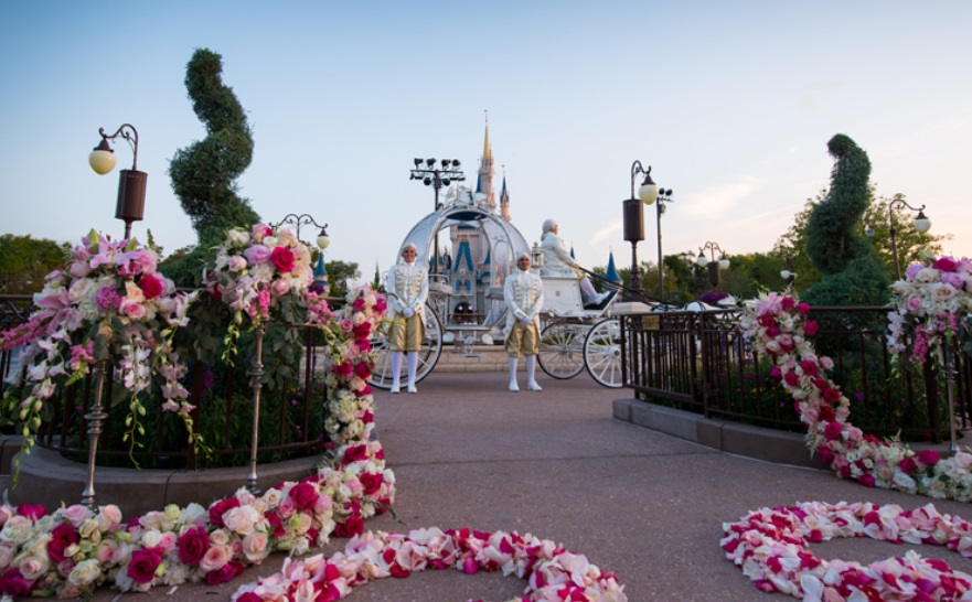 Vom drohenden Bankrott zum Welterfolg: Disneys Cinderella Story (1950) 30 Cinderella Kutsche