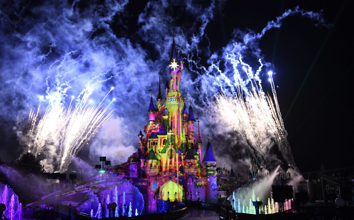 Disneyland Paris - Alle Programm Highlights, Neuheiten und Angebote zu der grandiosen Geburtstagsfeier zum 30. Jubiläum ab März 2022 8 Disney Illuminations Feuerwerk Show