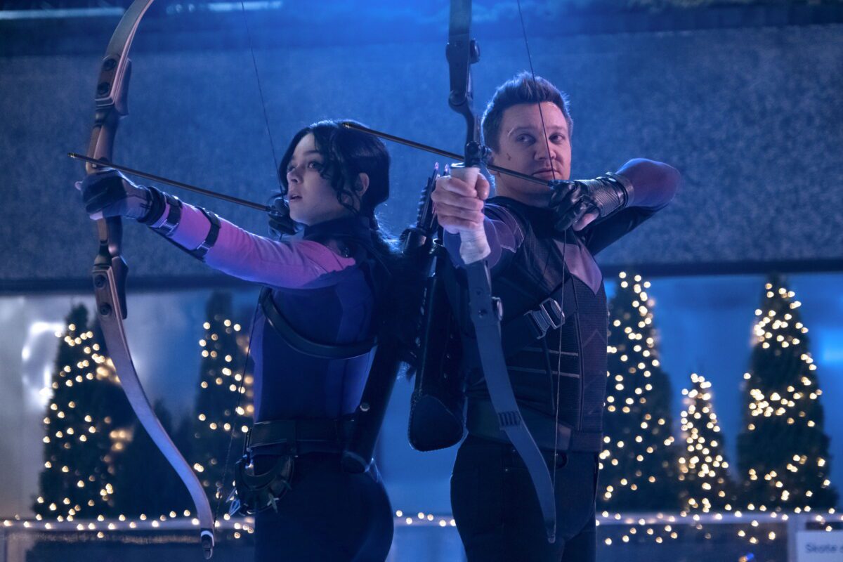 Marvel Studios' HAWKEYE - Kevin Feige, Jeremy Renner und Hailee Steinfeld über ihre neue Disney+ Serie 5 APT 106 12941 R2 1