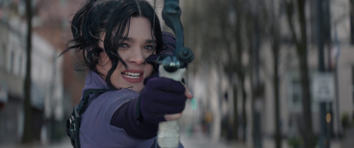 Marvel Studios' HAWKEYE - Kevin Feige, Jeremy Renner und Hailee Steinfeld über ihre neue Disney+ Serie 3 CMB2490 103 trl v126.1007 R