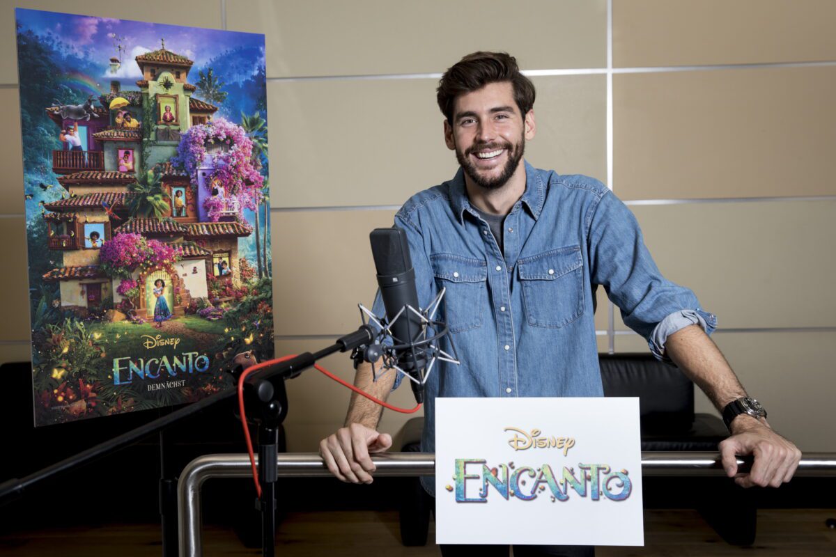 Interview: Alvaro Soler spricht Camilo und singt den Titelsong „Oruguitas“ in ENCANTO! 3 ENCANTO AlvaroSoler 1