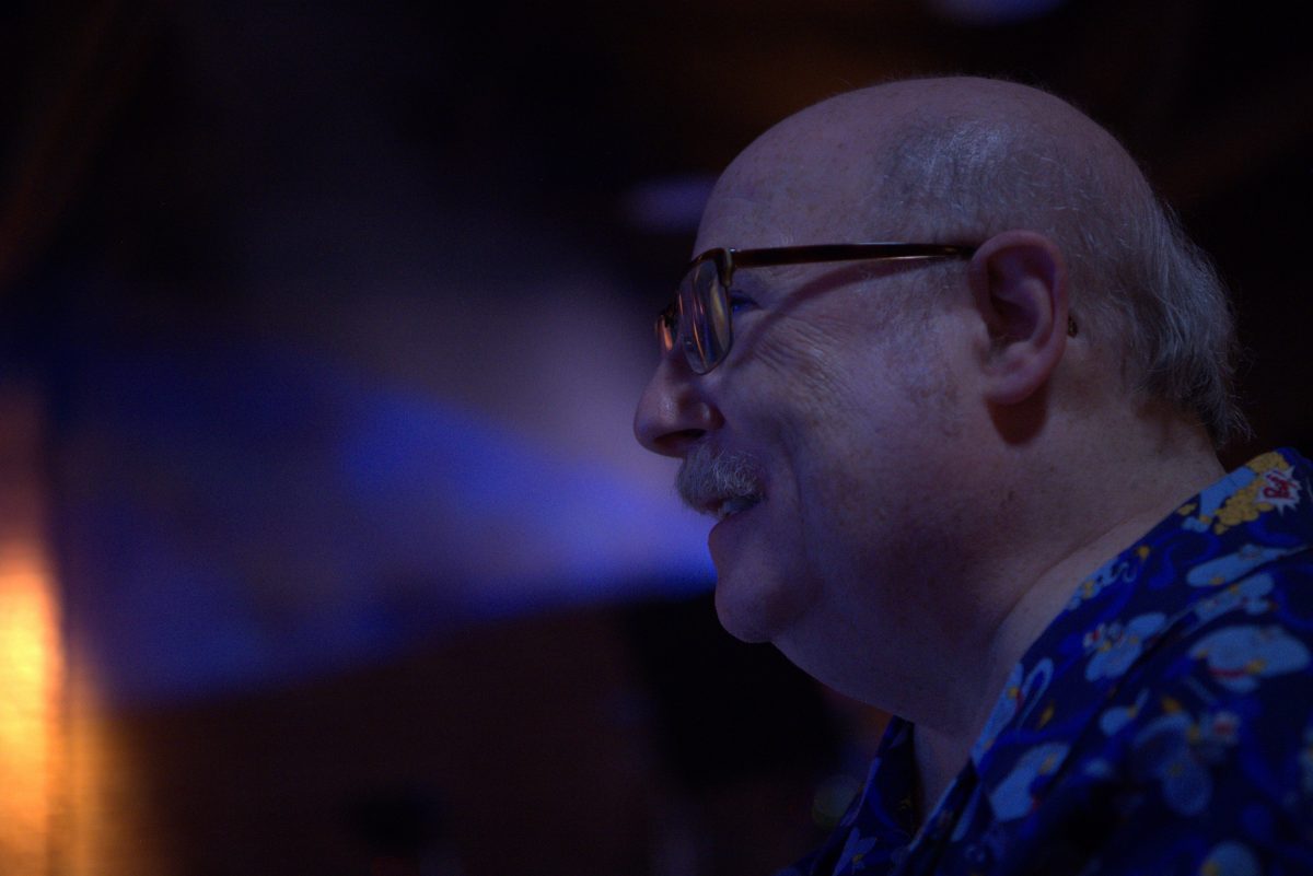 Dschinni-Animator Eric Goldberg: "Die handgezeichnete 2D Animation hat die Disney Studios nie verlassen" - SKETCHBOOK ab Mittwoch auf Disney+ 3 Eric Goldberg zeigt in Disney+ Sketchbook, wie man Dschinni aus Aladdin zeichnet