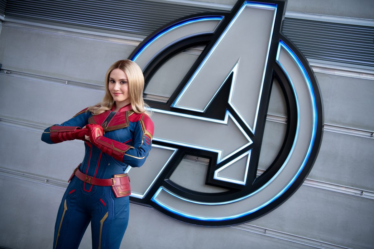 Die große Marvel AVENGERS CAMPUS Eröffnung am 20. Juli 2022 - Alle Details zum brandneuen Superhelden Land in Disneyland Paris! 21 Captain Marvel in Marvel Avengers Campus in Disneyland Paris