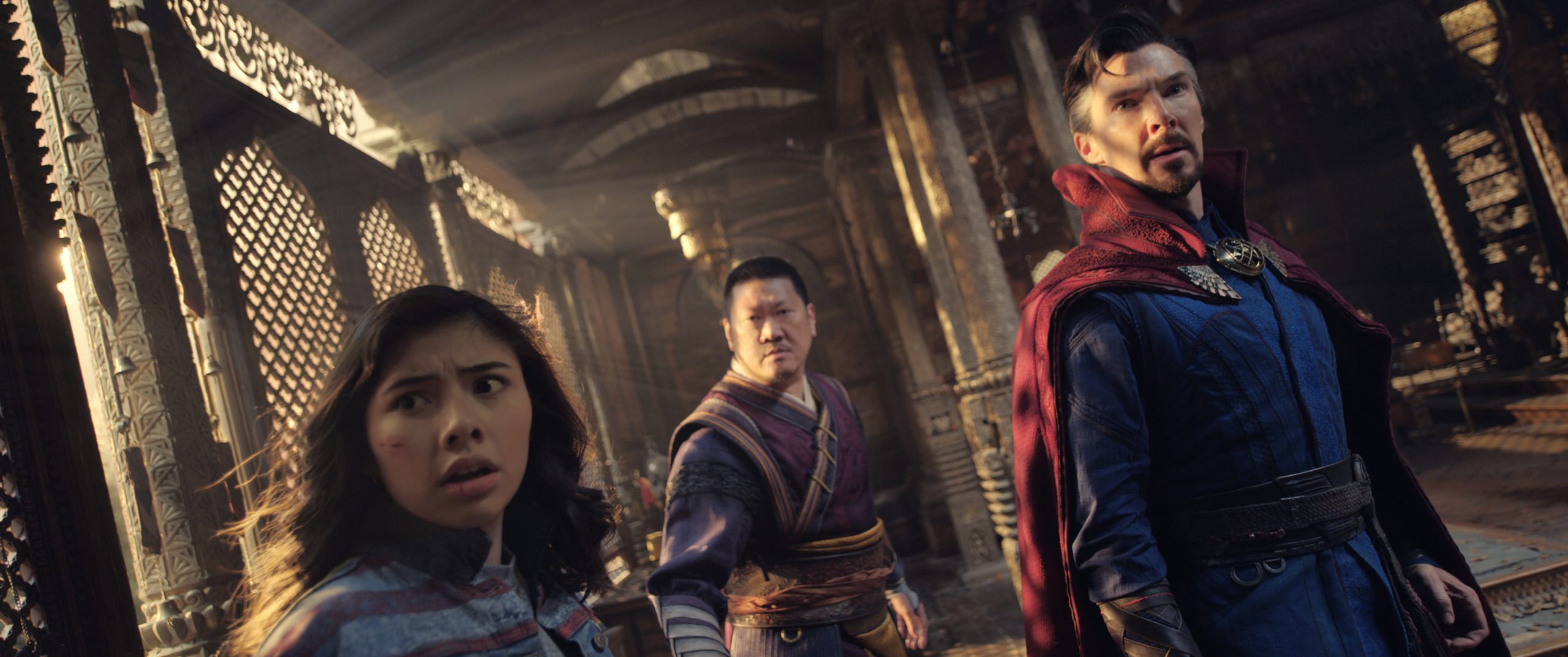 Doctor Strange in seiner verhexten Fortsetzung - Marvels Multiverse of Madness Review 9 America Chavez, Wong und Stephen Strange in DOCTOR STRANGE IN THE MULTIVERSE OF MADNESS