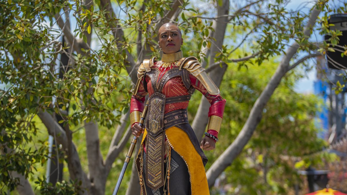 Die große Marvel AVENGERS CAMPUS Eröffnung am 20. Juli 2022 - Alle Details zum brandneuen Superhelden Land in Disneyland Paris! 14 Okoye in Marvel Avengers Campus in Disneyland Paris