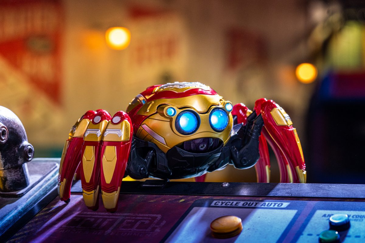 Die große Marvel AVENGERS CAMPUS Eröffnung am 20. Juli 2022 - Alle Details zum brandneuen Superhelden Land in Disneyland Paris! 46 Spider-Bot Merchandise in Marvel Avengers Campus in Disneyland Paris