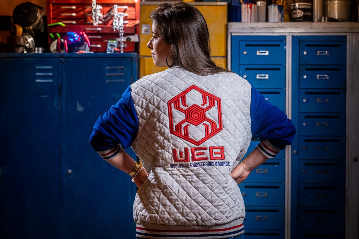Die große Marvel AVENGERS CAMPUS Eröffnung am 20. Juli 2022 - Alle Details zum brandneuen Superhelden Land in Disneyland Paris! 41 Spider-Man WEB Jacke Merchandise in Marvel Avengers Campus in Disneyland Paris