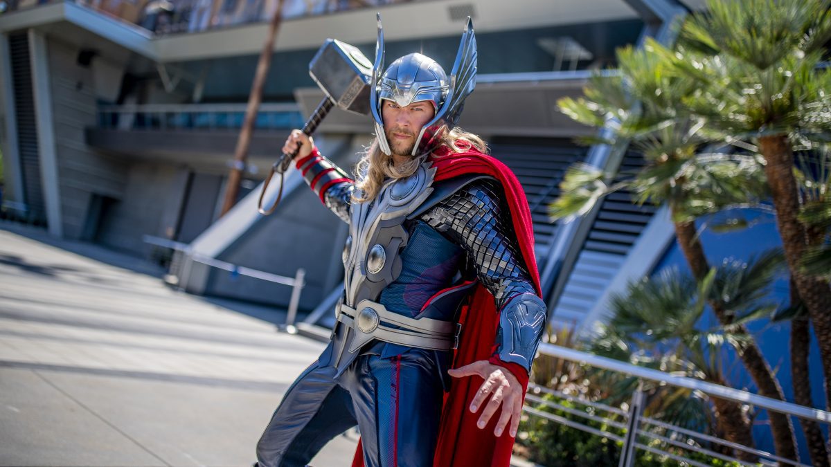 Die große Marvel AVENGERS CAMPUS Eröffnung am 20. Juli 2022 - Alle Details zum brandneuen Superhelden Land in Disneyland Paris! 13 Thor in Marvel Avengers Campus in Disneyland Paris