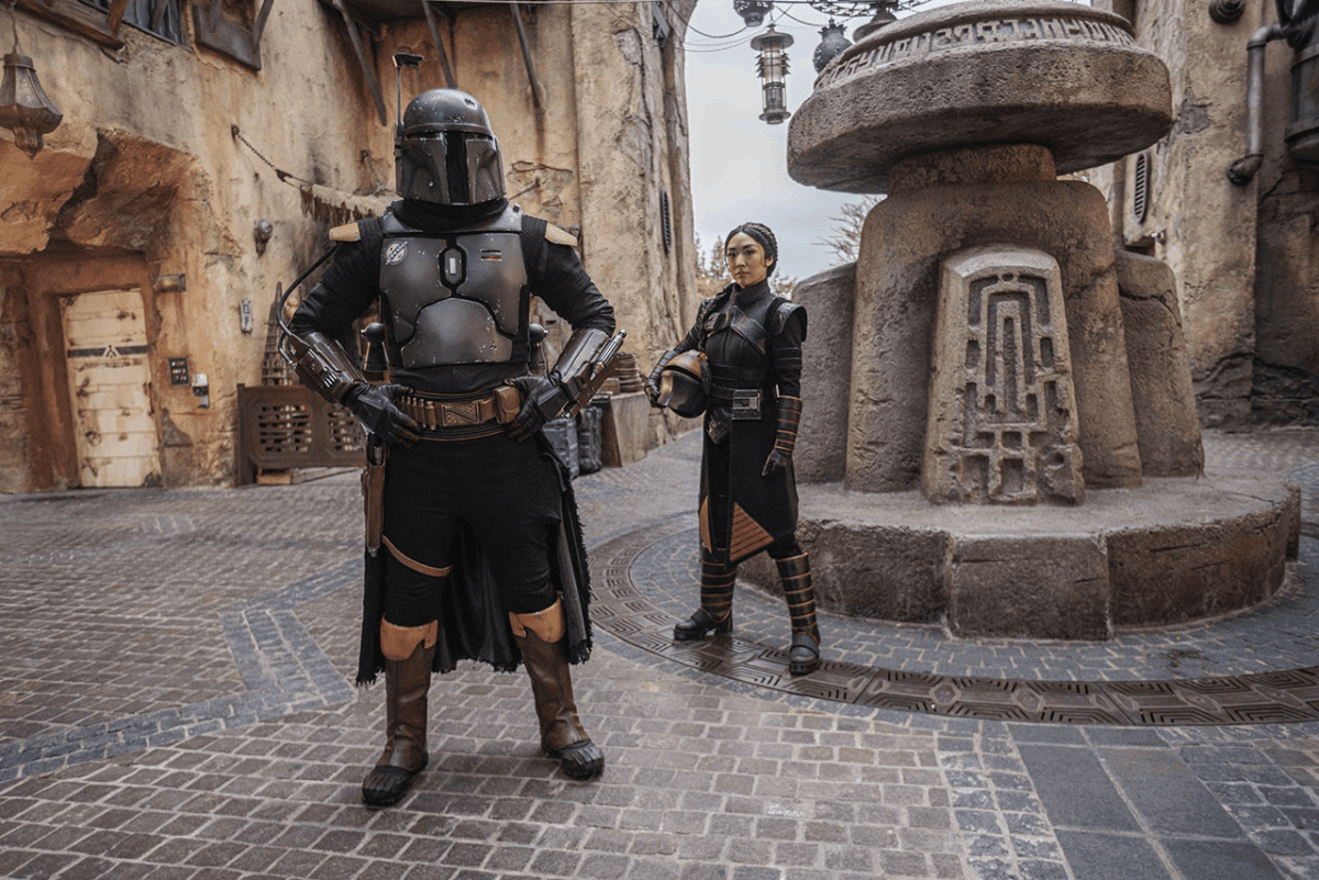Boba Fett und Fennec Shand in Star Wars: Galaxy's Edge in Disneyland Resort