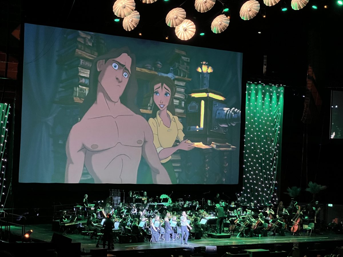 Auch zu Disney100 - The Concert werden wieder ein Orchester und Solistinnen und Solisten die schönsten Disney Songs auf deutsch und englisch auf der Bühne performen