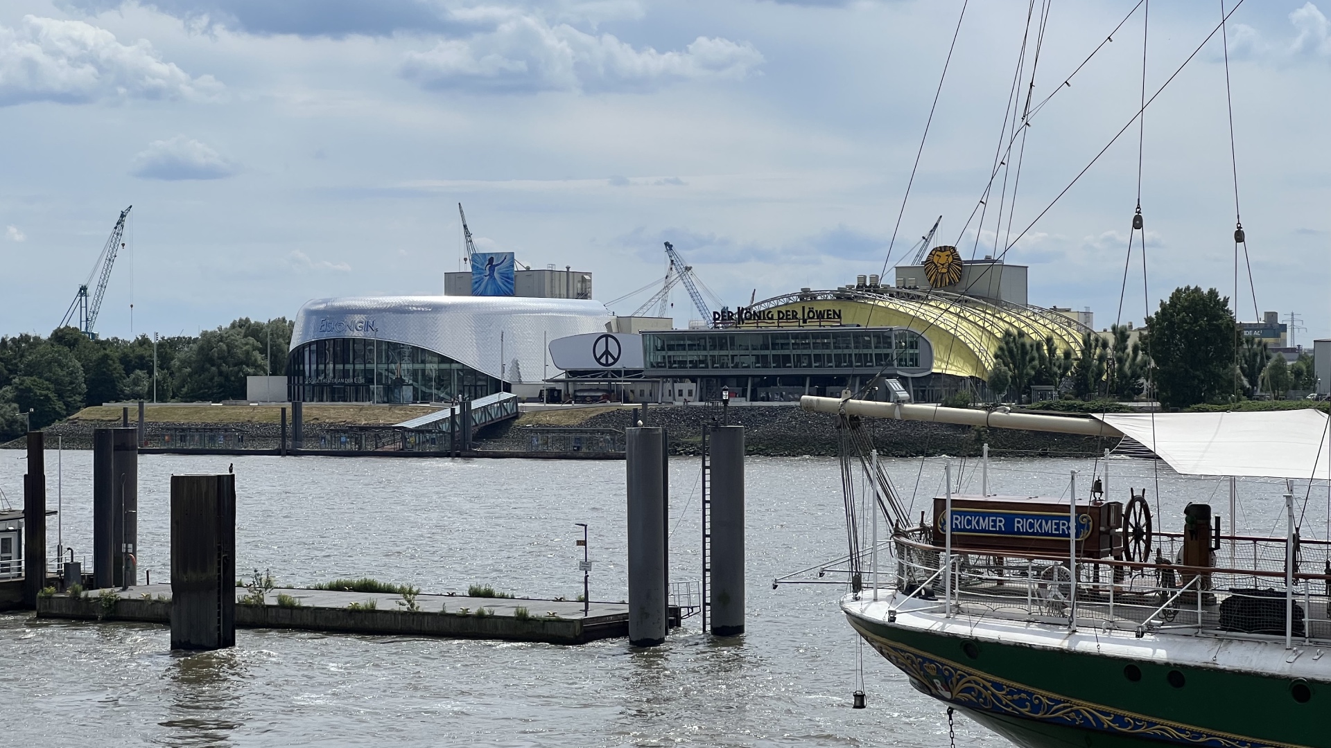 Die Disney-Musicals "Die Eiskönigin" und "Der König der Löwen" am Hamburger Hafen