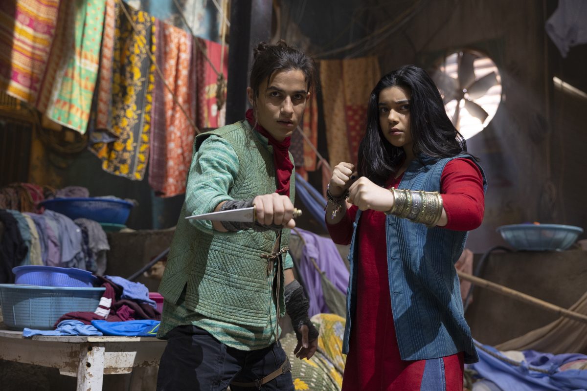 Ms. Marvel Star im Exklusiv-Interview: "Red Dagger"-Darsteller Aramis Knight über die Dreharbeiten in Thailand, Lieblings-Disney-Filme und Kareems MCU-Zukunft! 3 Exklusiv Interview: Aramis Knight als Red Dagger / Kareem mit Iman Vellani als Ms. Marvel / Kamala Khan in Marvel Studios' "Ms. Marvel" Serie auf Disney+