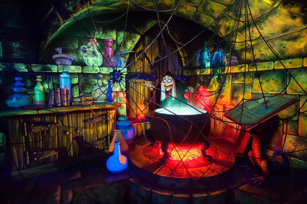 Eine schaurig-schöne Zeit in Disneyland Paris: die Halloween Saison vom 1. Oktober bis 6. November 2022! 10 Die Hexe lauert schon!