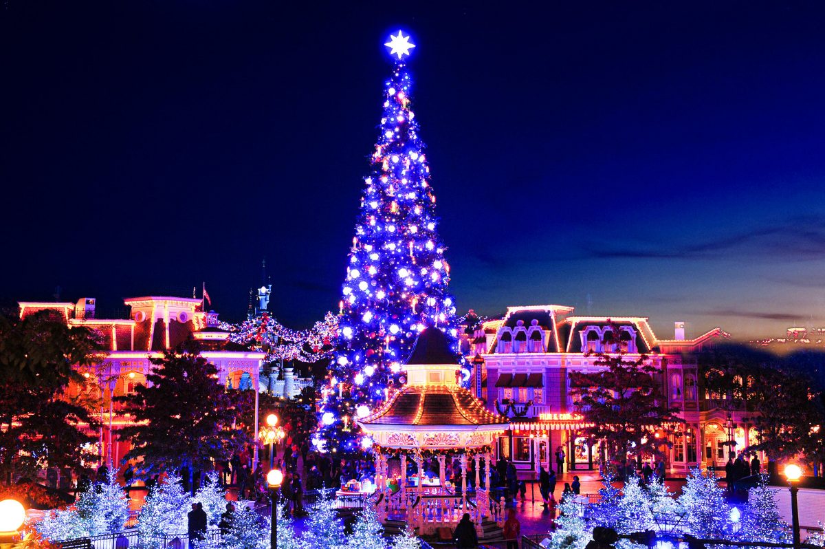 Der Weihnachtsbaum in Disneyland Paris