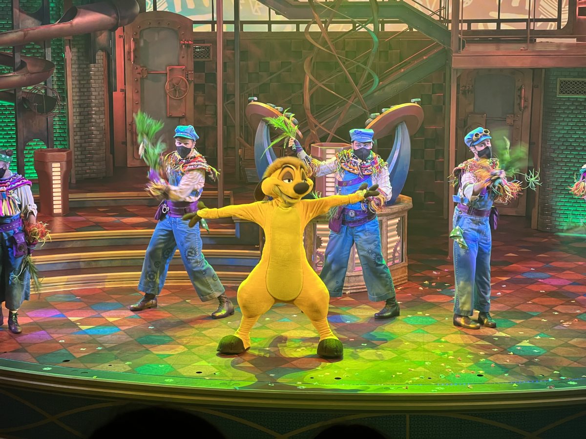 Gewinnspiel-Tipp: Mit Simba im Disney Channel eine Traumreise nach Disneyland Paris gewinnen und “Der König der Löwen” live sehen! 4 Timon in der Disney Junior Dream Factory Show im Walt Disney Studios Park