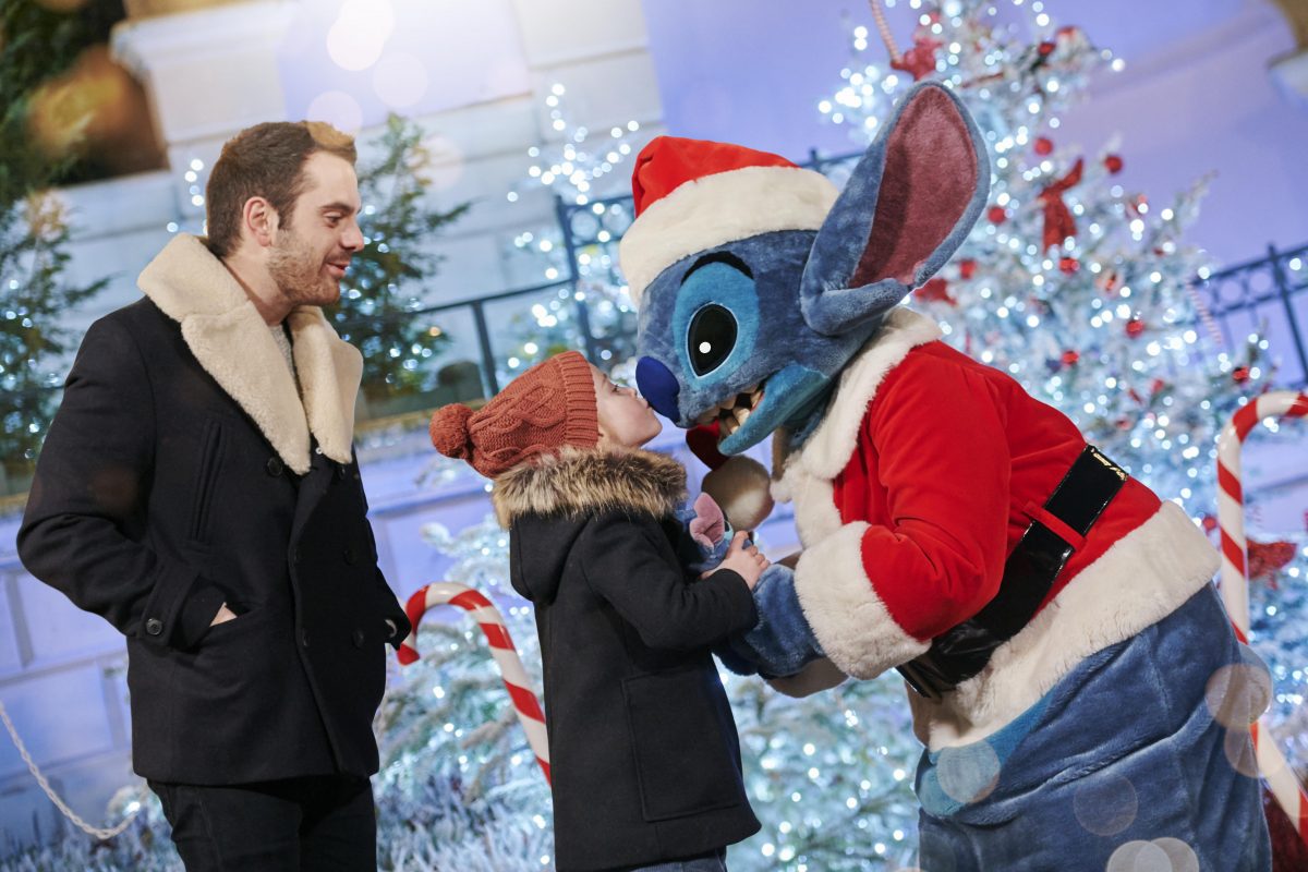 Ein Weihnachtsmärchen in Disneyland Paris: magische Feiertag vom 12. November 2022 bis zum 8. Januar 2023! 7 Stitch zu Weihnachten