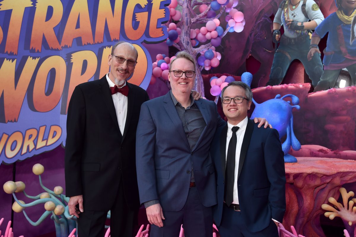 UPDATE: Ab sofort auf Disney+ | Überraschungs-Hit des Jahres: Großes Hollywood-Special zu Disneys STRANGE WORLD mit Film-Review und Exklusiv-Interviews mit Don Hall, Qui Nguyen und Dennensch Zoudé! 4 Produzent Roy Conli, Regisseur Don Hall und Co-Regisseur und Drehbuchautor Qui Nguyen auf der Strange World Weltpremiere in Hollywood in Los Angeles