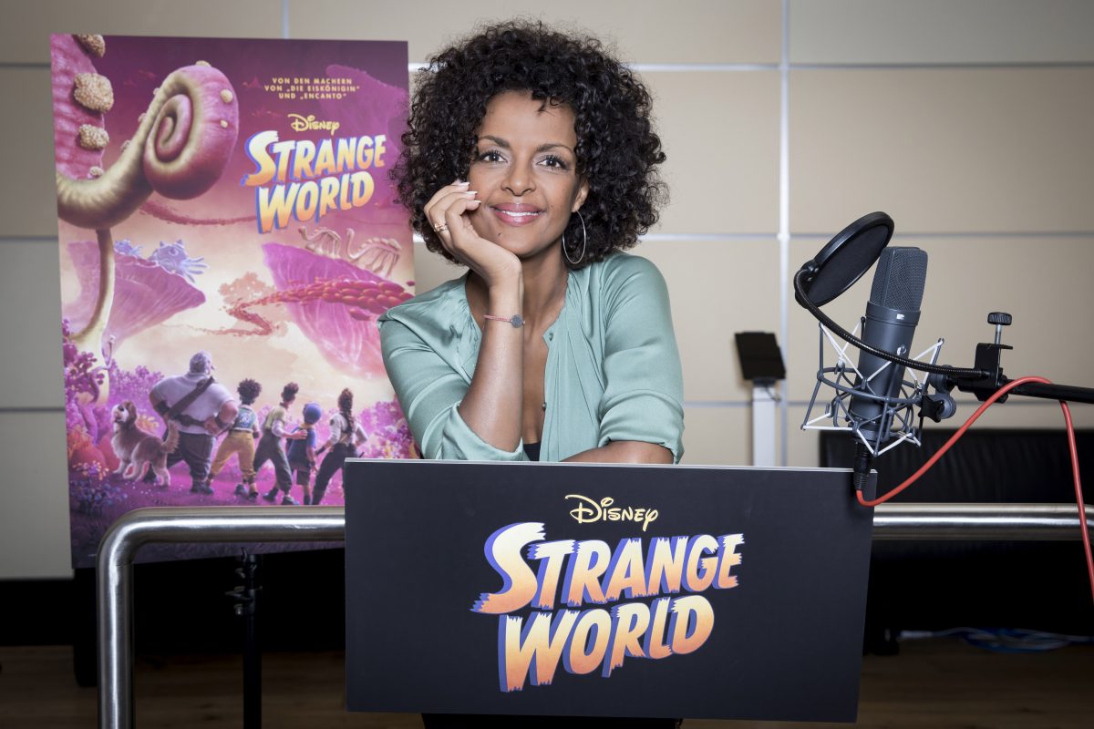UPDATE: Ab sofort auf Disney+ | Überraschungs-Hit des Jahres: Großes Hollywood-Special zu Disneys STRANGE WORLD mit Film-Review und Exklusiv-Interviews mit Don Hall, Qui Nguyen und Dennensch Zoudé! 7 Dennenesch Zoudé ist die deutsche Synchronsprecherin für die Rolle der Meridian Clade