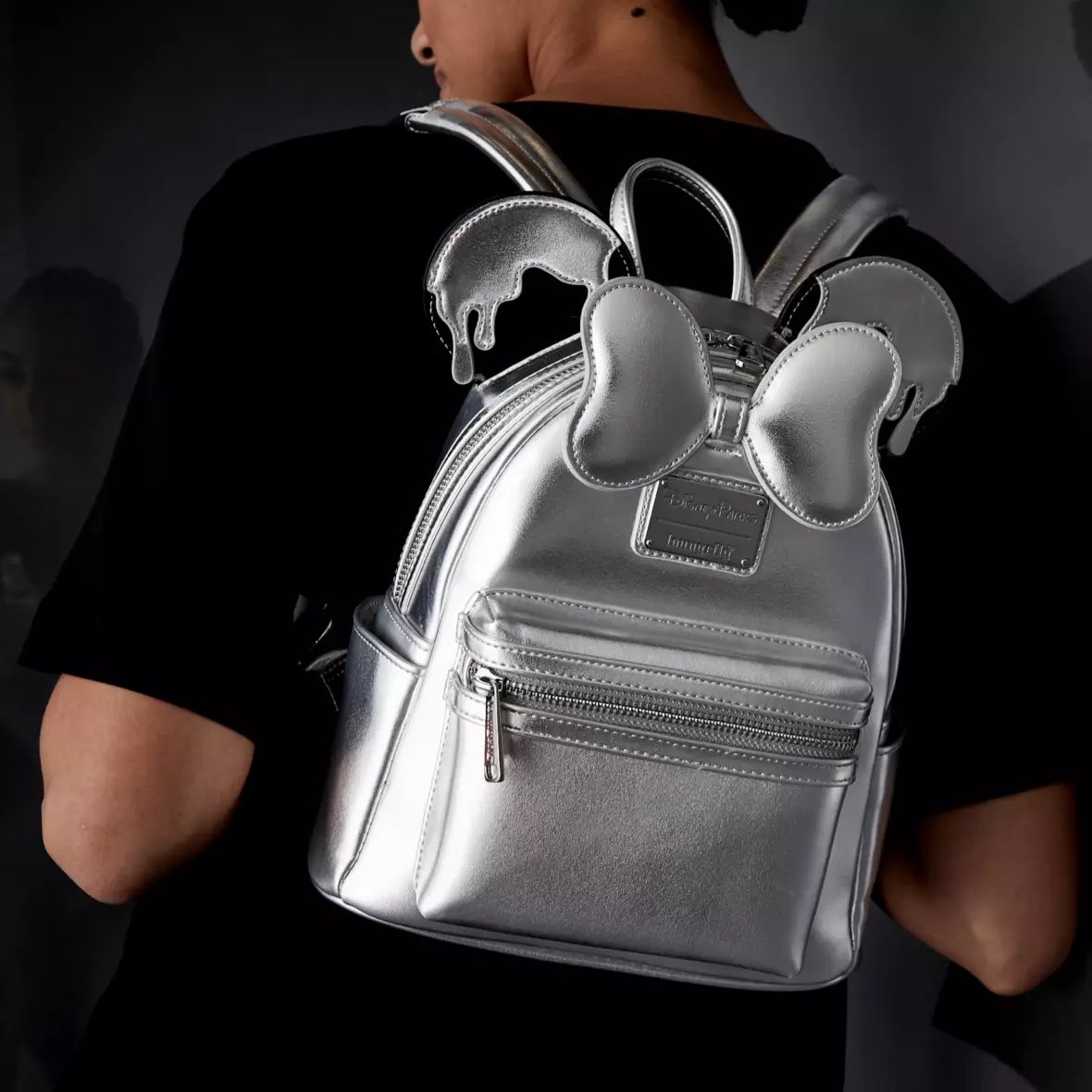 Produkte zum 100. Disney-Jubiläum: Disney100 Merchandise ist jetzt bei shopDisney erhältlich! 3 Loungefly Rucksack zum 100. Jubiläum der Walt Disney Company
