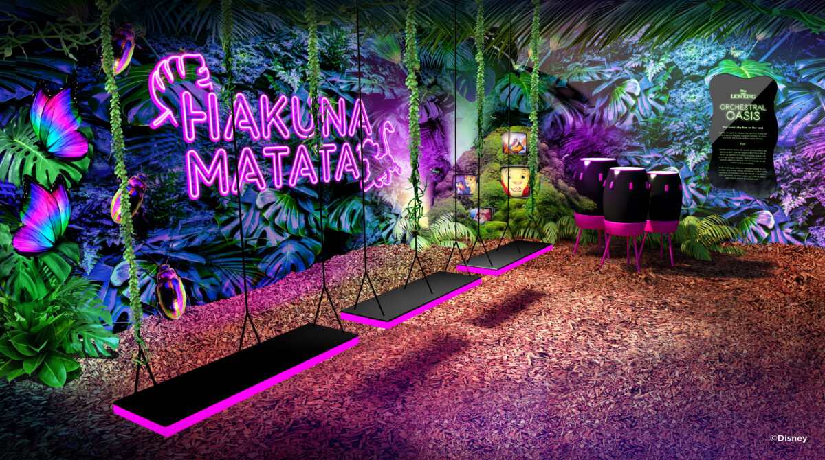 Im Juni 2023 mit euren Freunden in Berlin erleben: Disney100: Wonder of Friendship – The Experience 4 Hakuna Matata Musikschaukel in der Disney100 Experience in Berlin