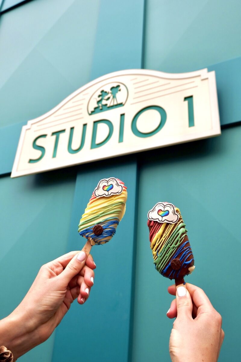Disneyland Paris Pride kehrt am 17. Juni 2023 zurück – das ganze Programm & Tickets! 9 Disneyland Paris Pride Rainbow Love Magnum Ice Scream snack