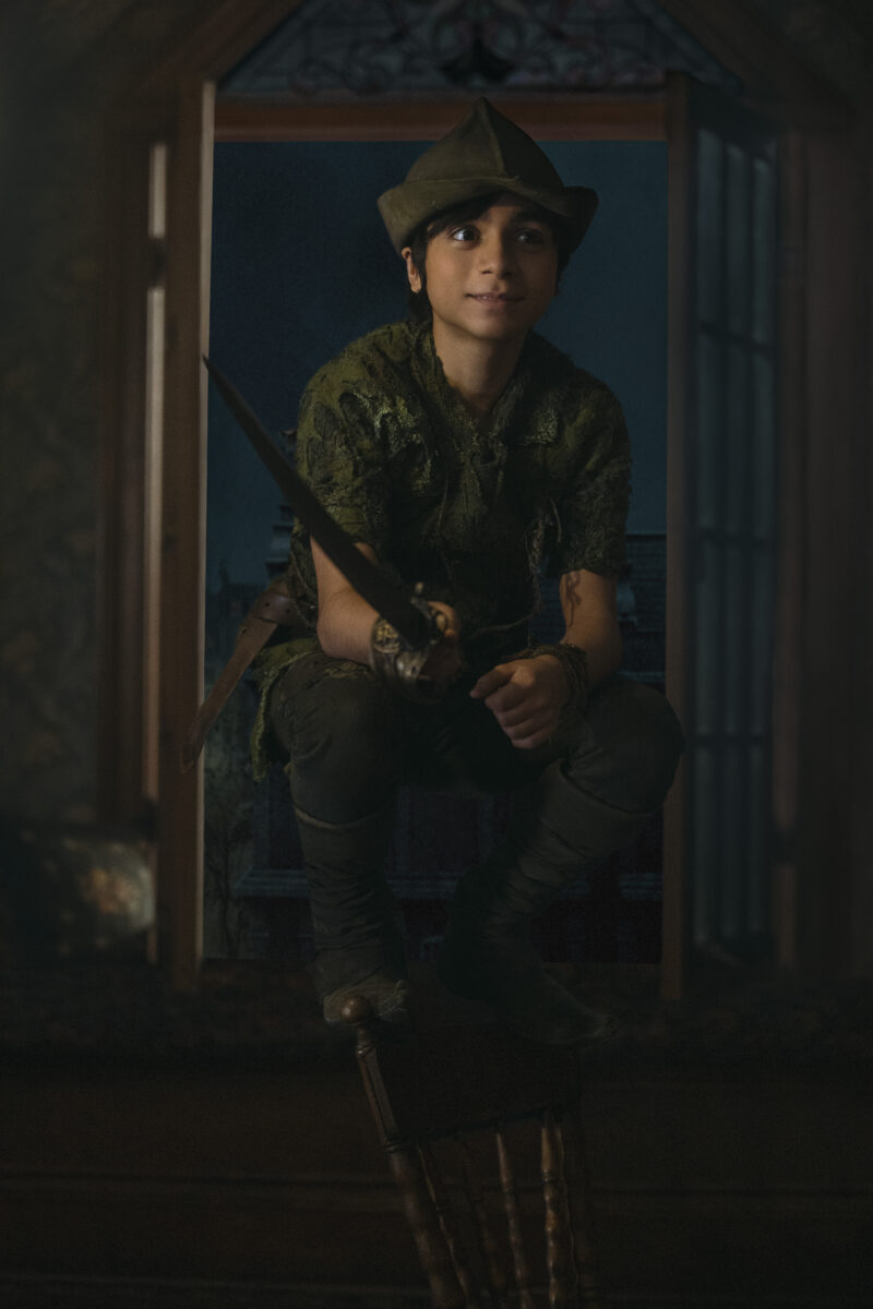 Review zu PETER PAN & WENDY: Ein Disney Klassiker wird düster, jedoch wunderschön 8 Alexander Molony als Peter Pan