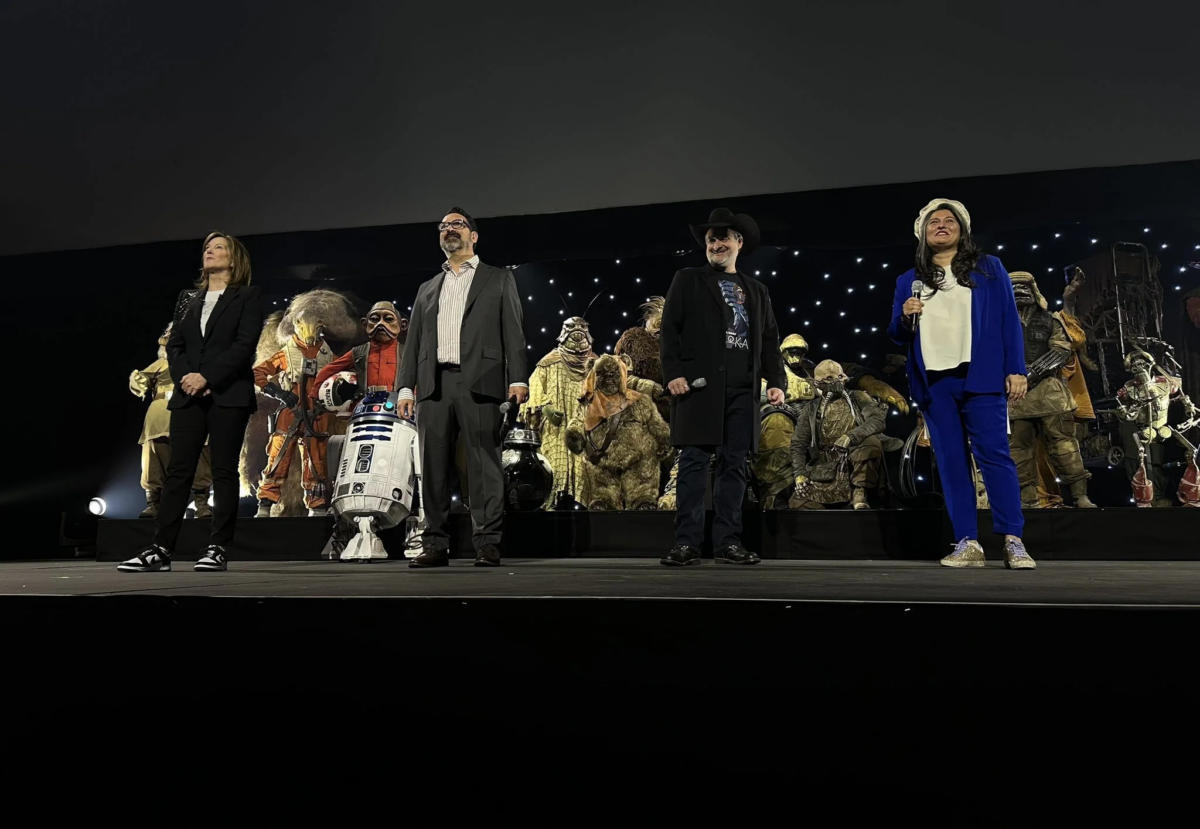 Kathleen Kennedy, James Mangold, Dave Filoni und Sharmeen Obaid-Chinoy auf der  Studio Showcase - Bühne während der Star Wars Celebration Europe
