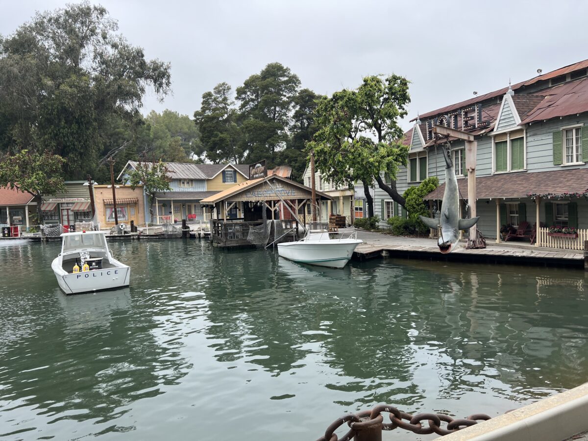 Freizeitpark Review: Lohnt sich ein Tag in den Universal Studios Hollywood in Kalifornien? 3 Dieses Set während der Universal Studios Hollywood Tour soll an "Der weiße Hai" erinnern.