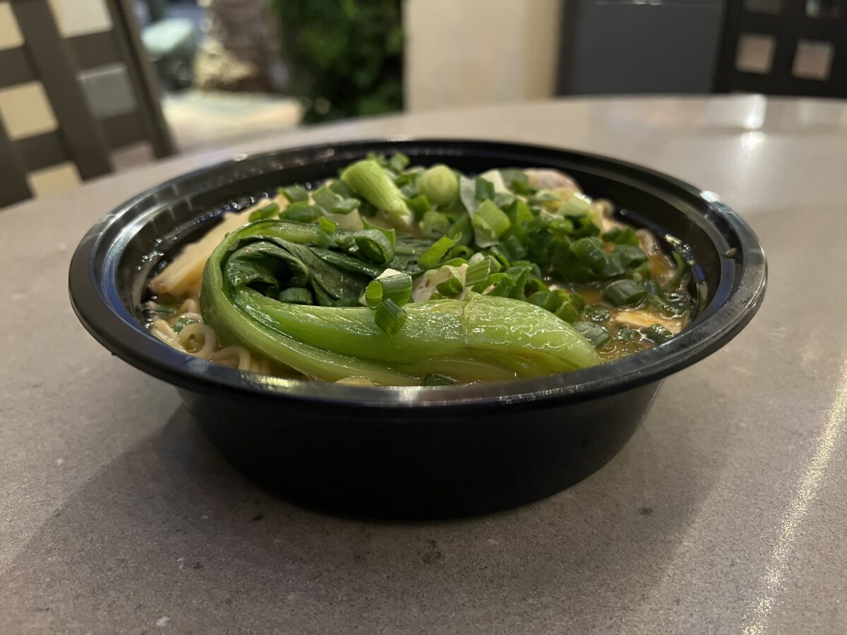 Freizeitpark Review: Lohnt sich ein Tag in den Universal Studios Hollywood in Kalifornien? 8 Für diese "Secret Ingredient Noodle Soup" zum Mitnehmen wurden mir $15.99 zuzüglich Steuern in Rechnung gestellt.