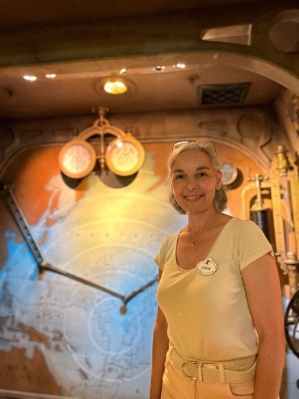 Louise Doré von Disneyland Paris' Les Mystère du Nautilus Team