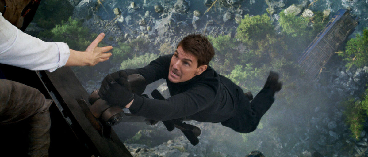 Review zu Mission: Impossible – Dead Reckoning Teil 1 – Lohnt sich der neuste Tom Cruise Action Film? 10 Tom Cruise in Mission: Impossible Dead Reckoning Part One from Paramount Pictures and Skydance.
