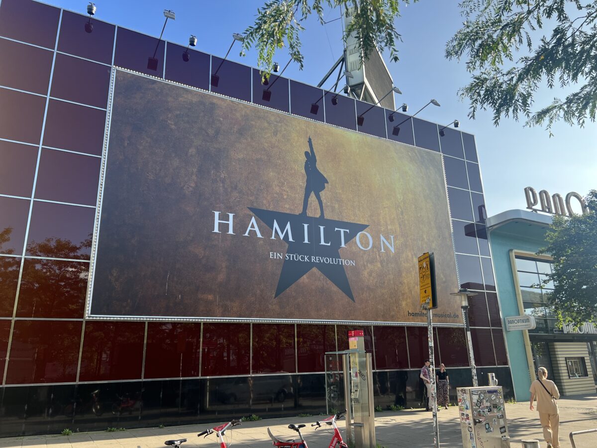 Hamilton - Das Musical wird in Hamburg im Stage Operettenhaus aufgeführt